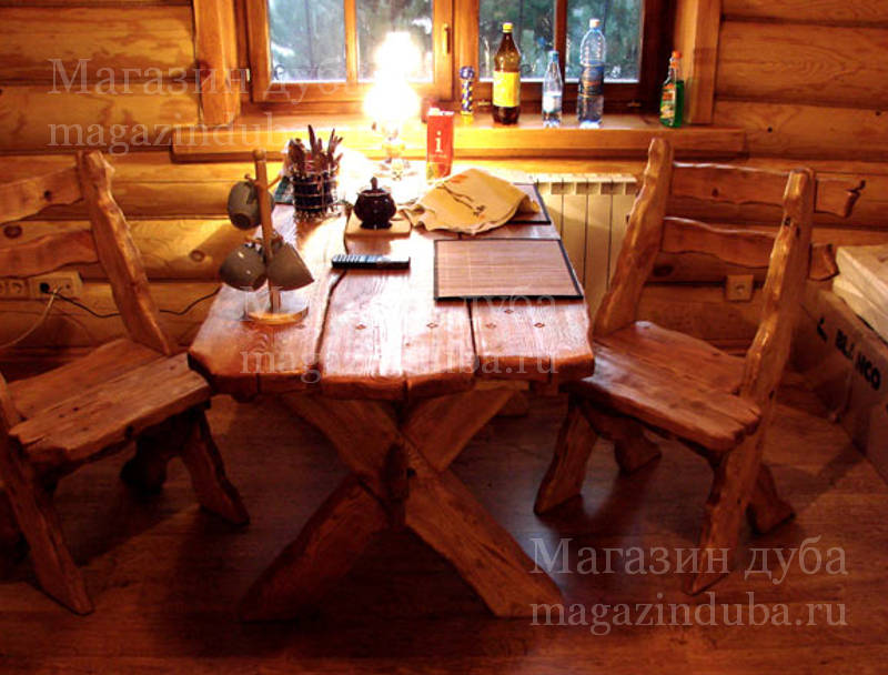 Деревянный стол для дома