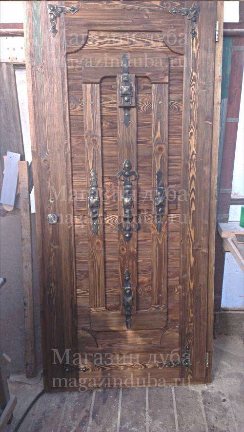 деревянная сосновая дверь состаренная